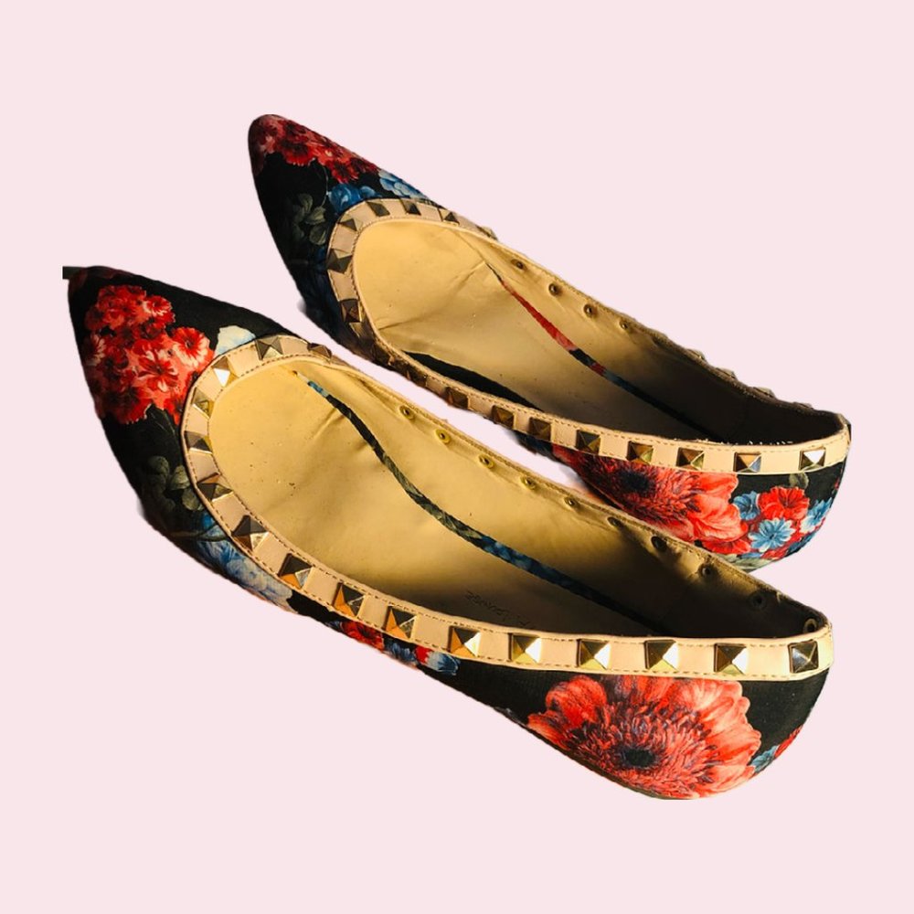 Wild Diva Shiekh Pippa-36 Studded Accent Black Floral Gold Pointed Toe Flats